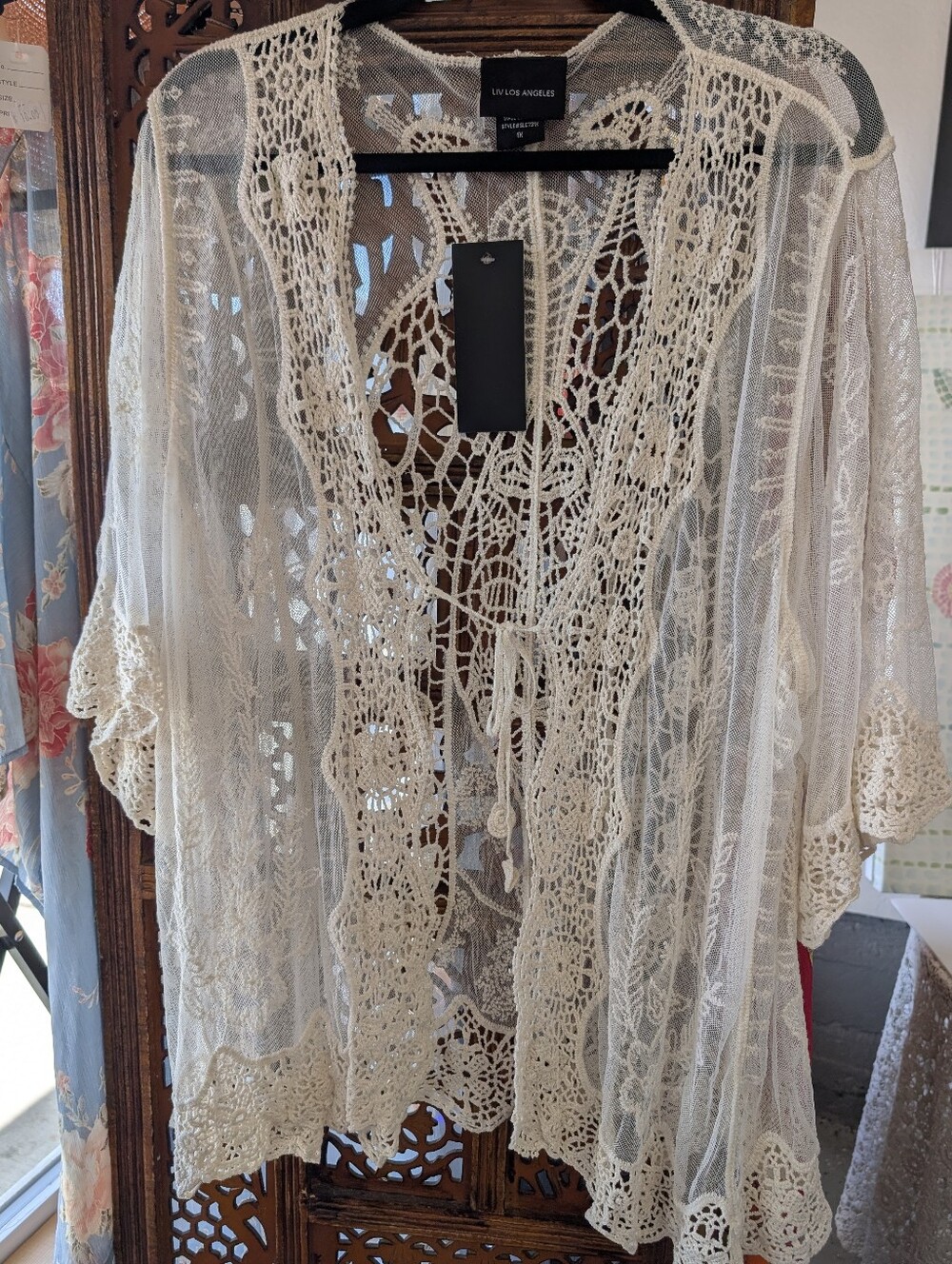 LIV Los Angeles Cream Crochet Lace Kimono Short Waist Sz 1X NWT